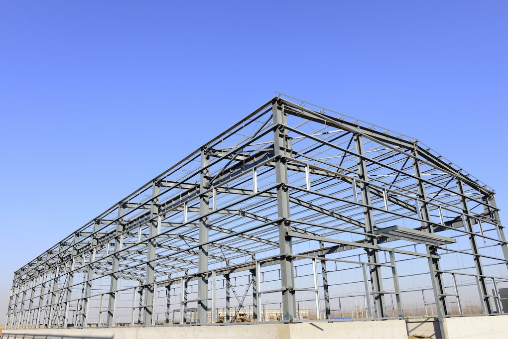 How can you hire a steel buildings constructor in Saskatchewan?
