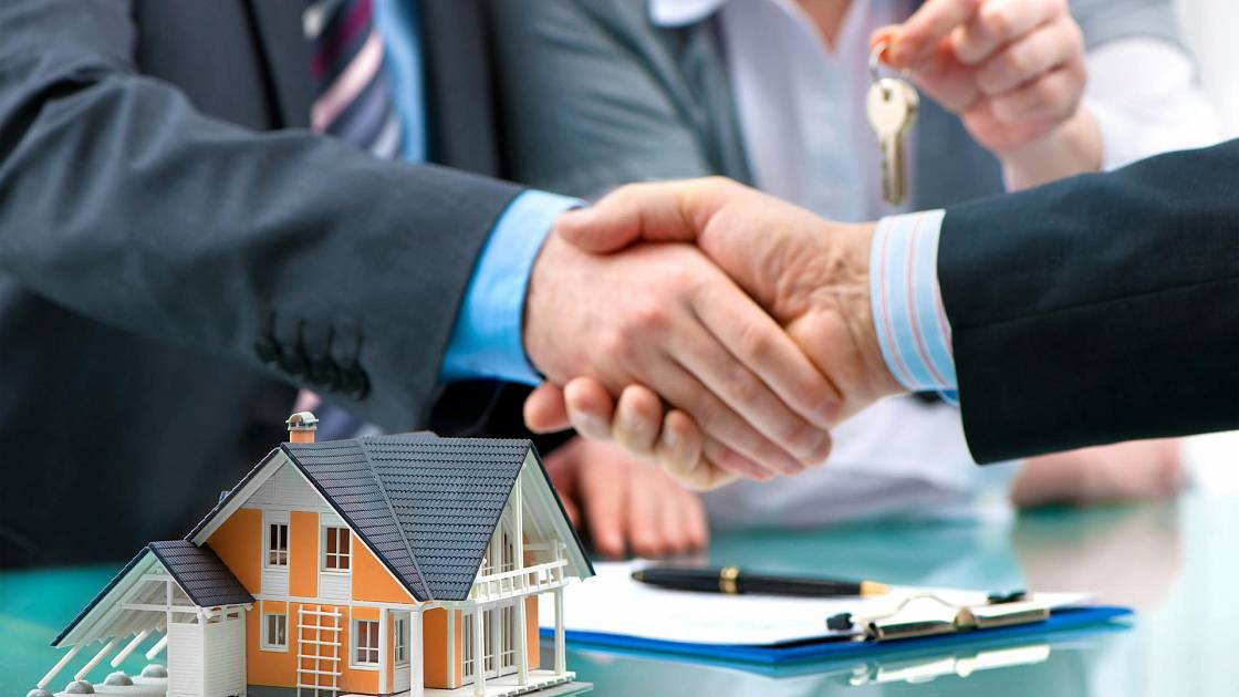 What is the Role of a Real Estate Agent in Buying and Selling Properties?